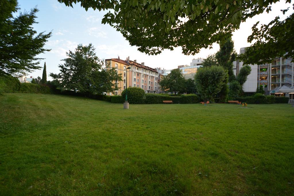Lux Hotel *